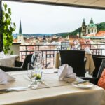 Nejražší restaurace v Praze - Terasa u Zlaté studně nabízí krásné výhledy I Terasa u Zlaté studně