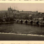 Karlův most na pohlednici z roku 1944 I LCC