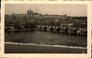 Karlův most na pohlednici z roku 1944 I LCC
