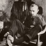 František Filip při zašívání ponožek I LCC
