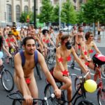 První sjezd nahých cyklistů se konal ve španělské Zaragoze I Enrique Matias Sanchez
